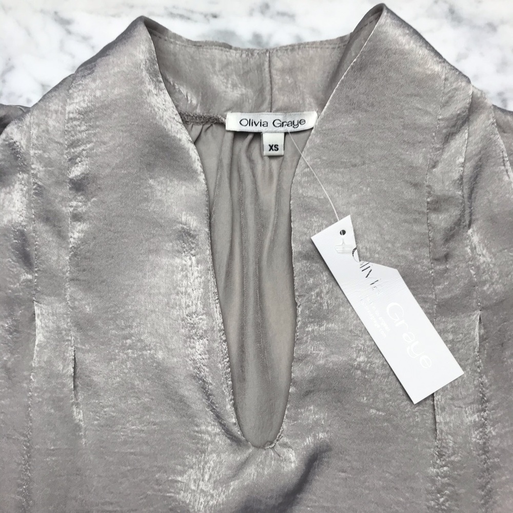 NWT Stone Grey Sleeveless V Neck Henley Blouse Top - Picture 2 of 9